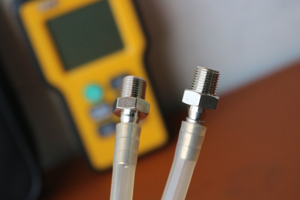 UEI EM152 Differential Digital Manometer