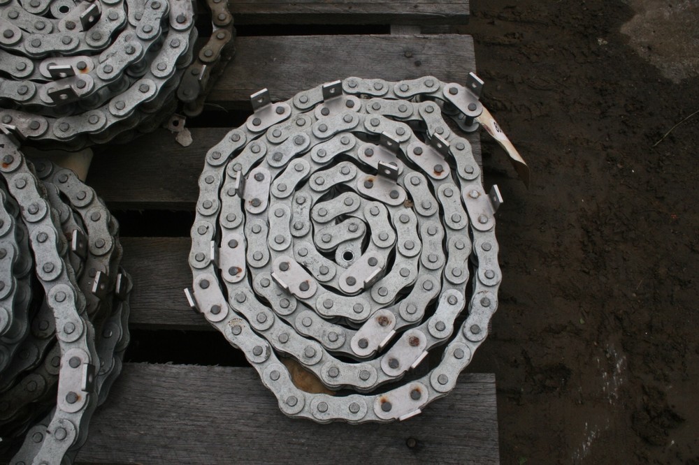 Roller Chain 10ft Long, 120 Links Steel