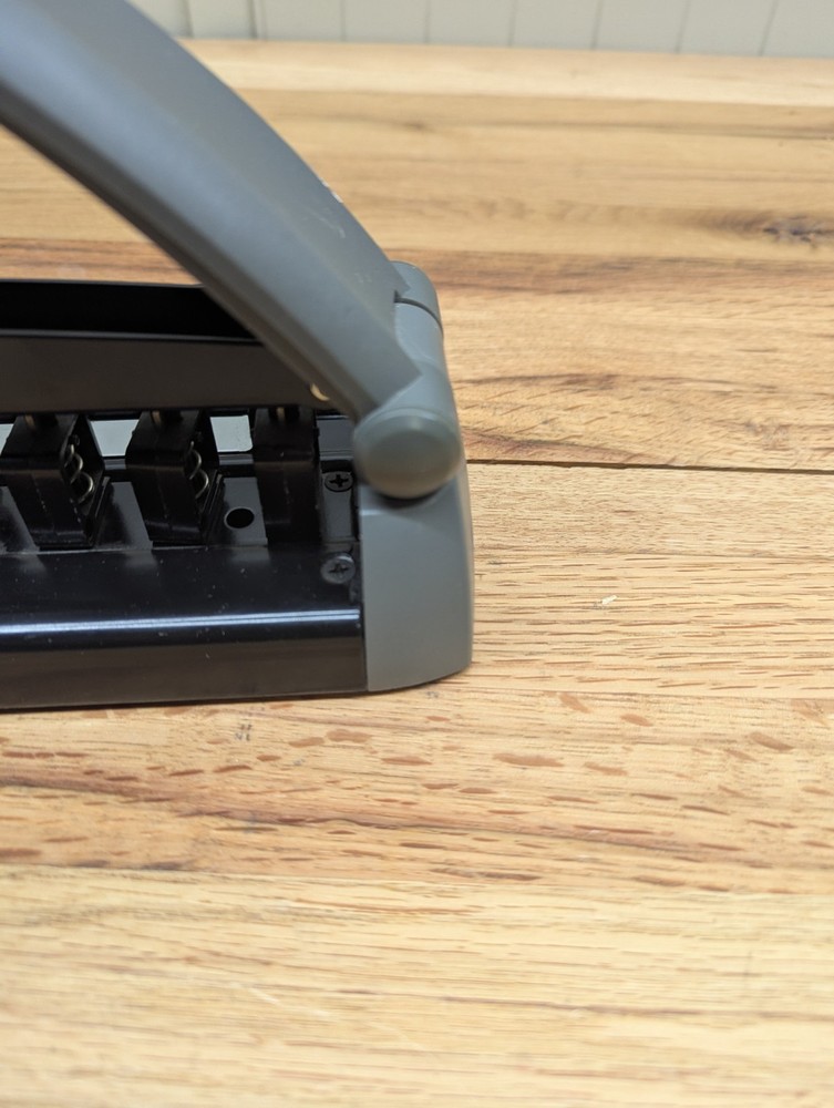 Staples ARC 11-Hole Desktop Paper Punch Discbound Notebook System Heavy Duty