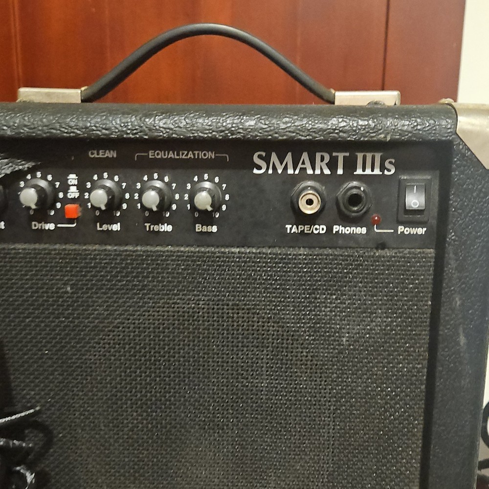 Silvertone Smart IIIs Combo Guitar Amplifier 20W Solid State Electric Guitar