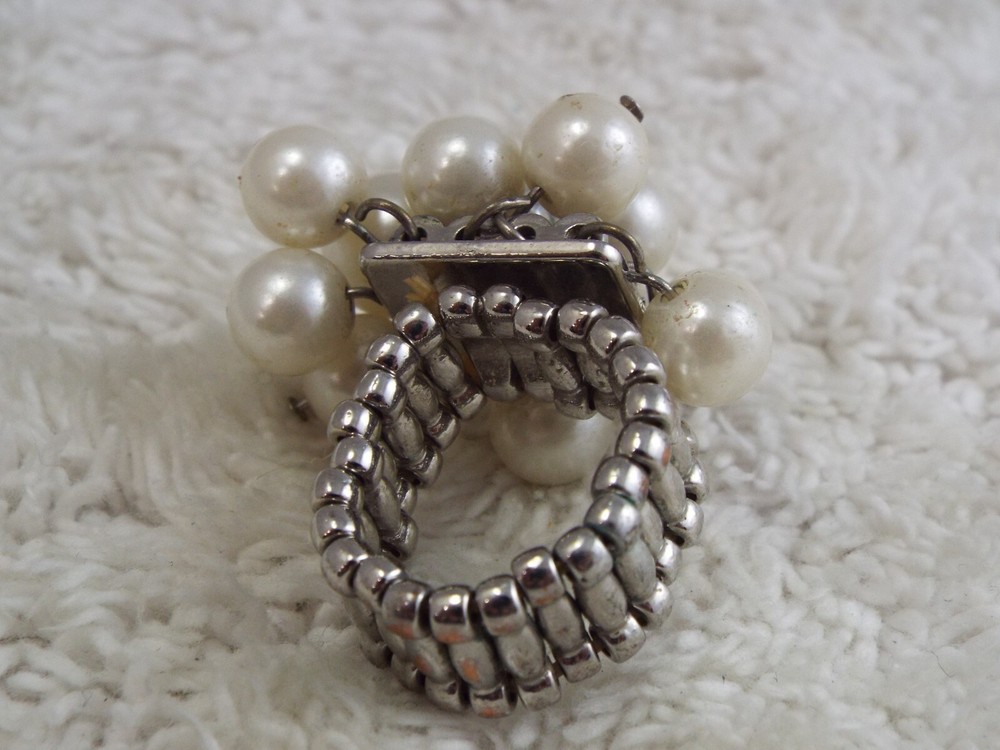 Silvertone White Bead Rhinestone Stretchband Ring ~ Adjustable Size 6-10 (B62)