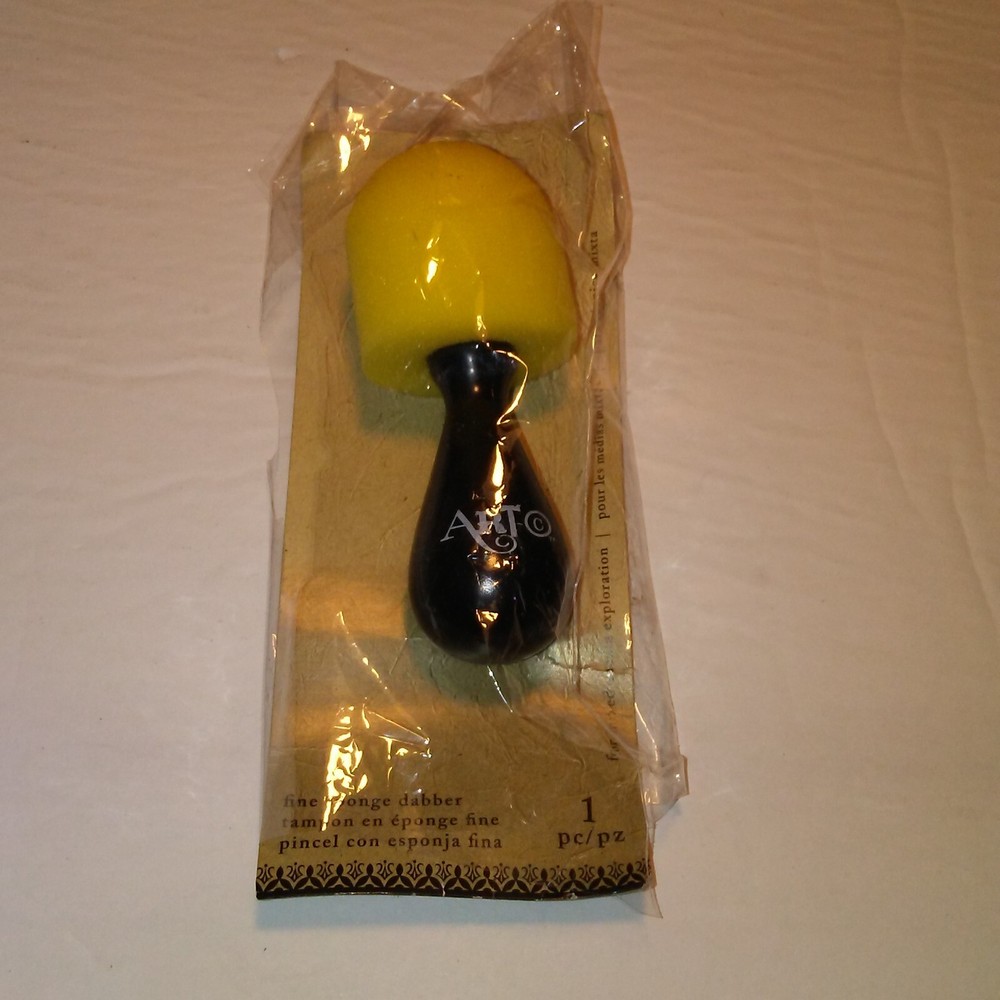 Fine sponge dabber.For arts,crafts,school,office..etc projects.Light small size.