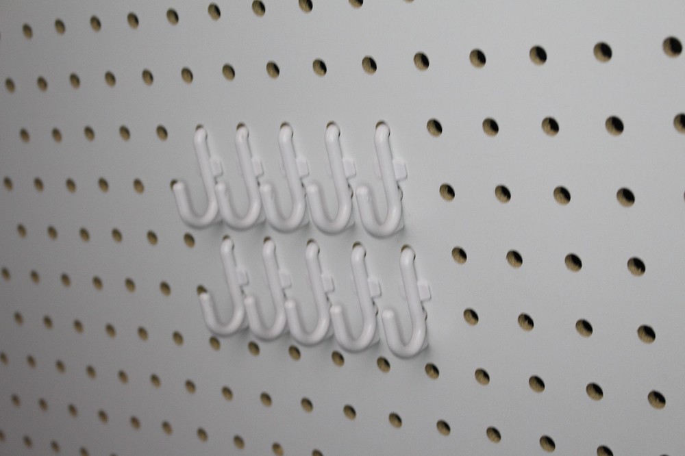 Plastic White J Hook Peg Board Hook Kit Garage 100 pieces PEGBOARD NOT INCLUDED