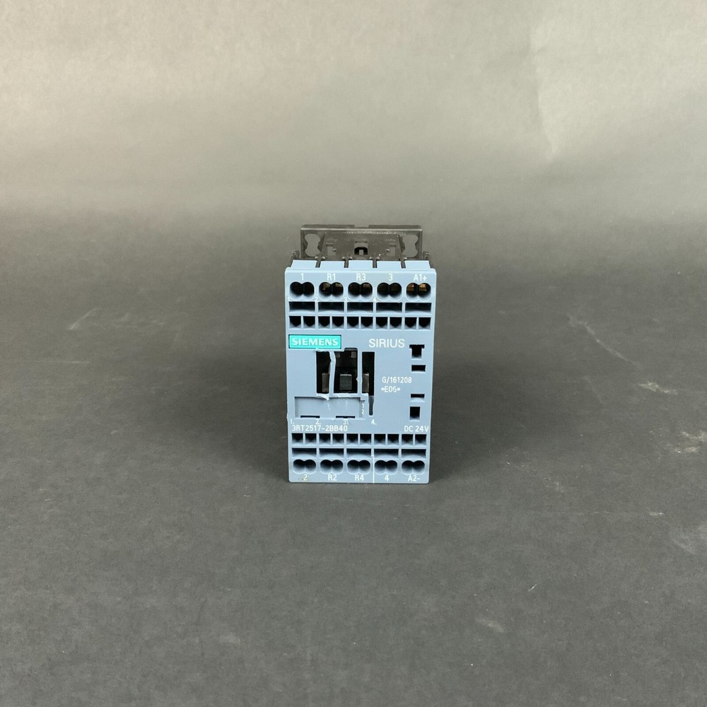 SIEMENS 3RT2517 2BB40 CONTACTOR ($30 OBO)