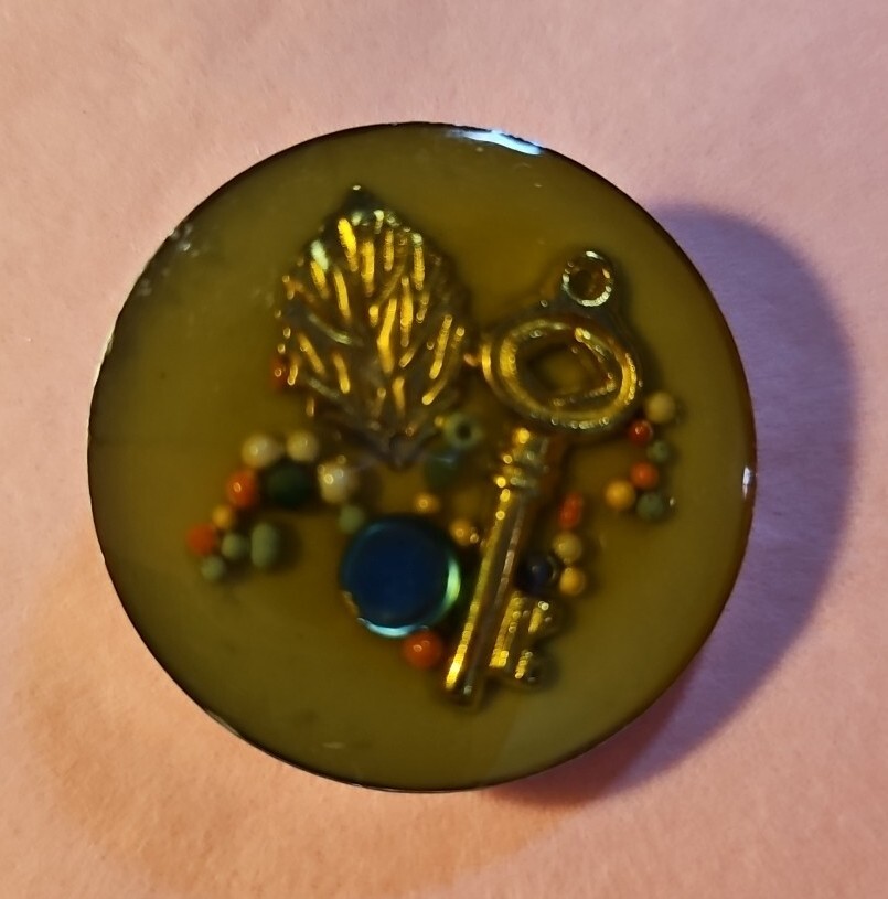 4 "Junque" Buttons Key, Leaf, Confetti 1 1/4" Metal Back