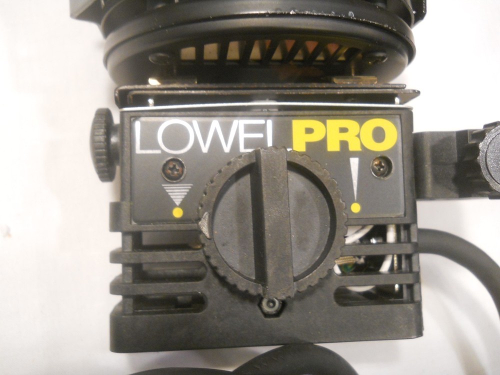 Lowel pro light w barn doors with cord