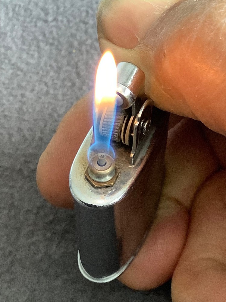 Vintage Ronson Maximus lighter working