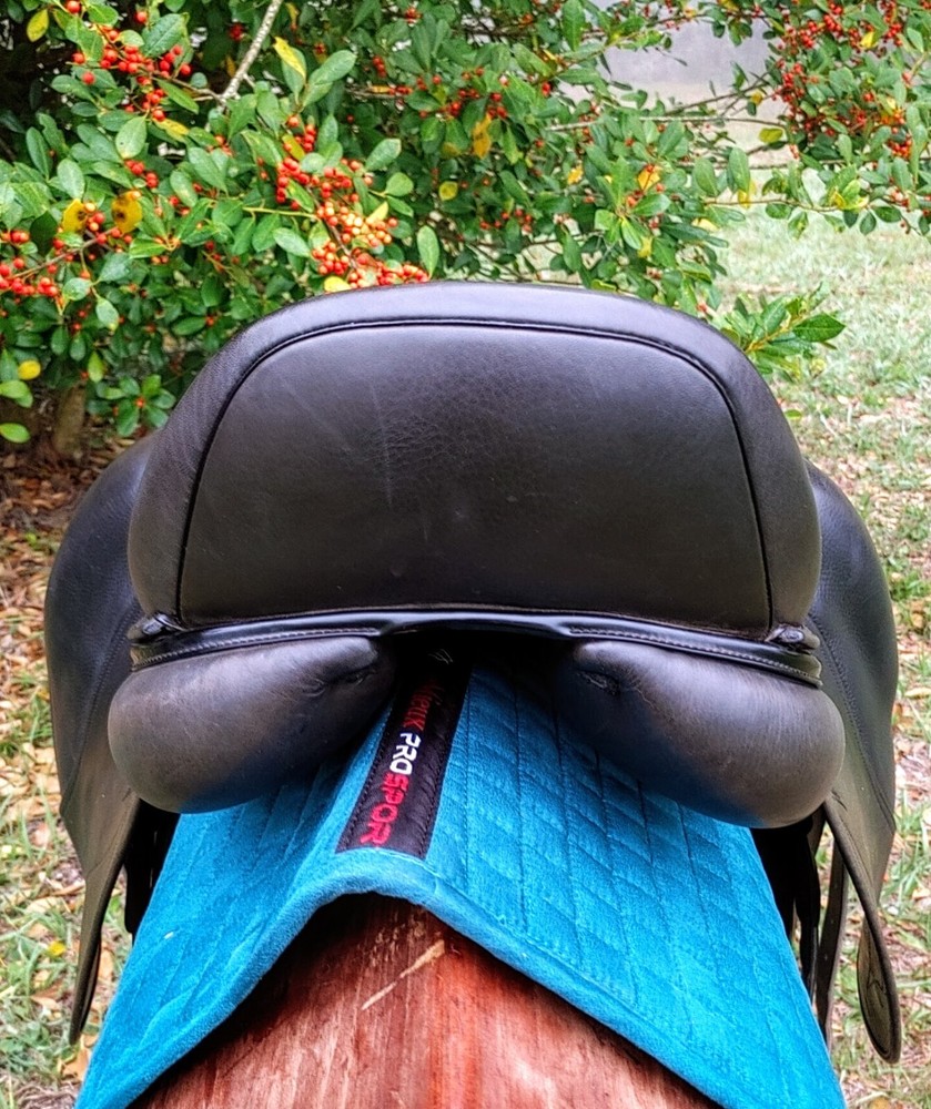 IKONIC PRO Dressage Saddle - UC245