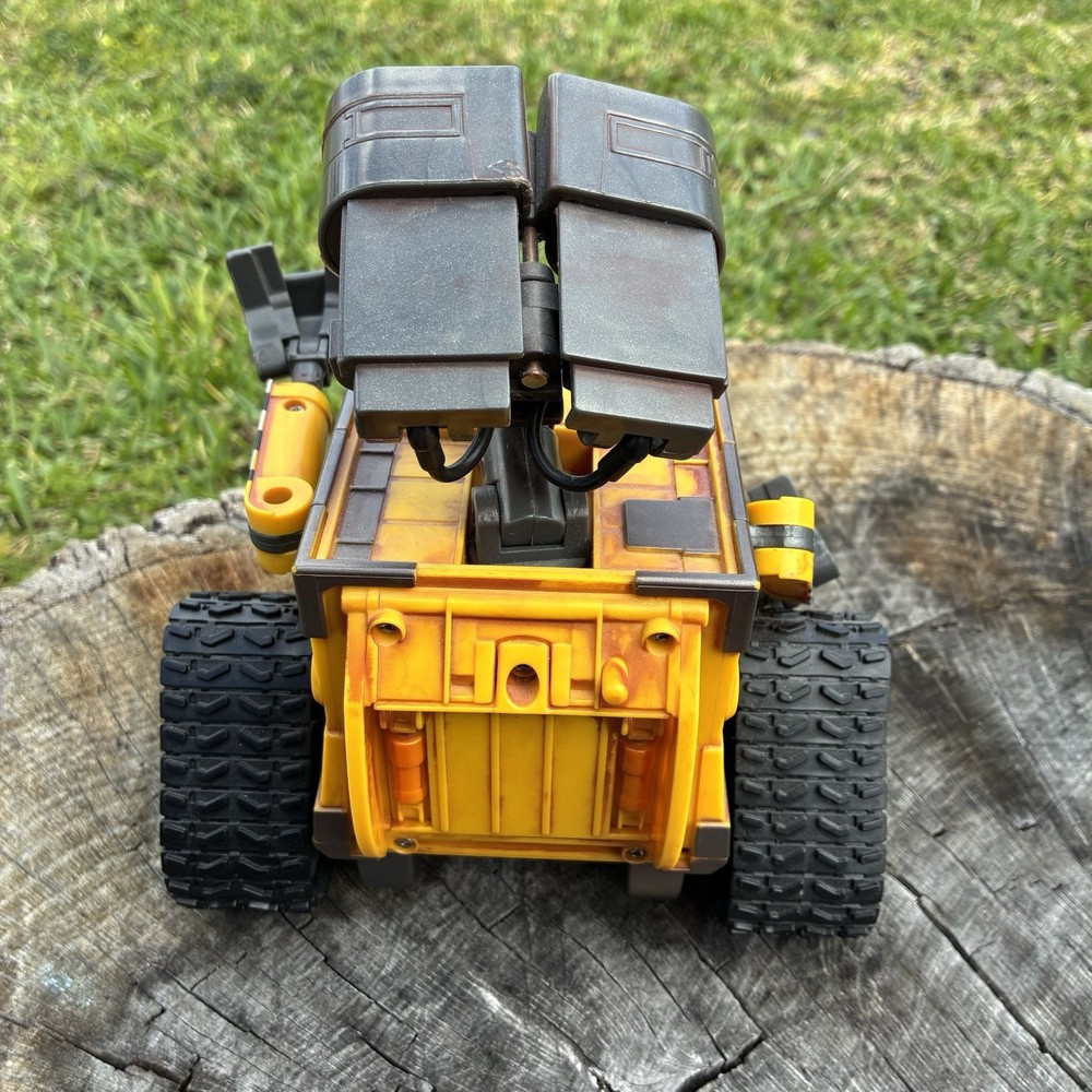2008 Thinkway Toys Disney Pixar WALL-E interactive robot-no remote - Works