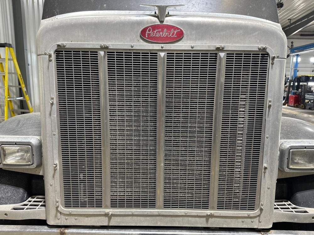 1987-2004 Peterbilt 378 Grille - Used