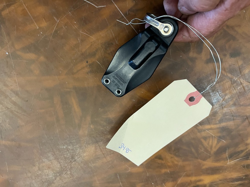 RONSTAN RF 302 BLOCK 38 mm SHEAVE WITH SPRING