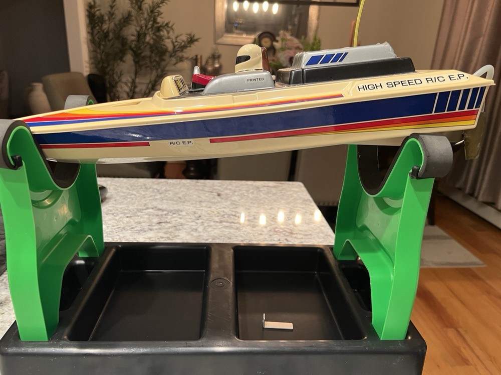 Moroso High Speed RC Boat Without Battery Untested.With transmitter/ Receiver