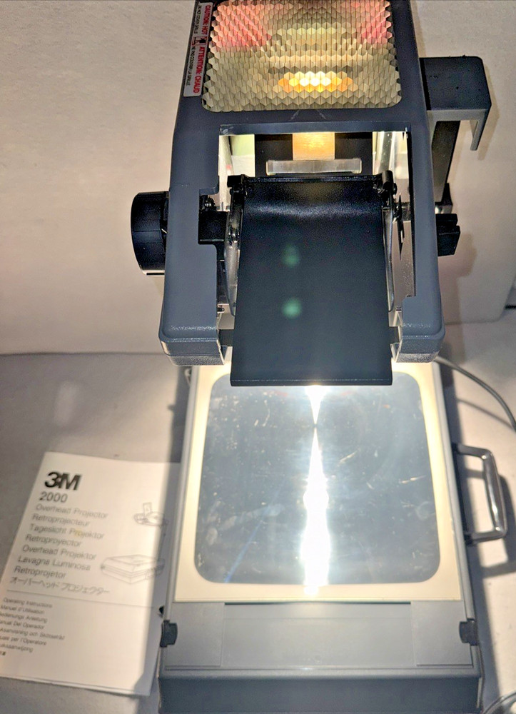 3M 2000 AG Overhead Projector Briefcase Portable Transparency Projector Tested