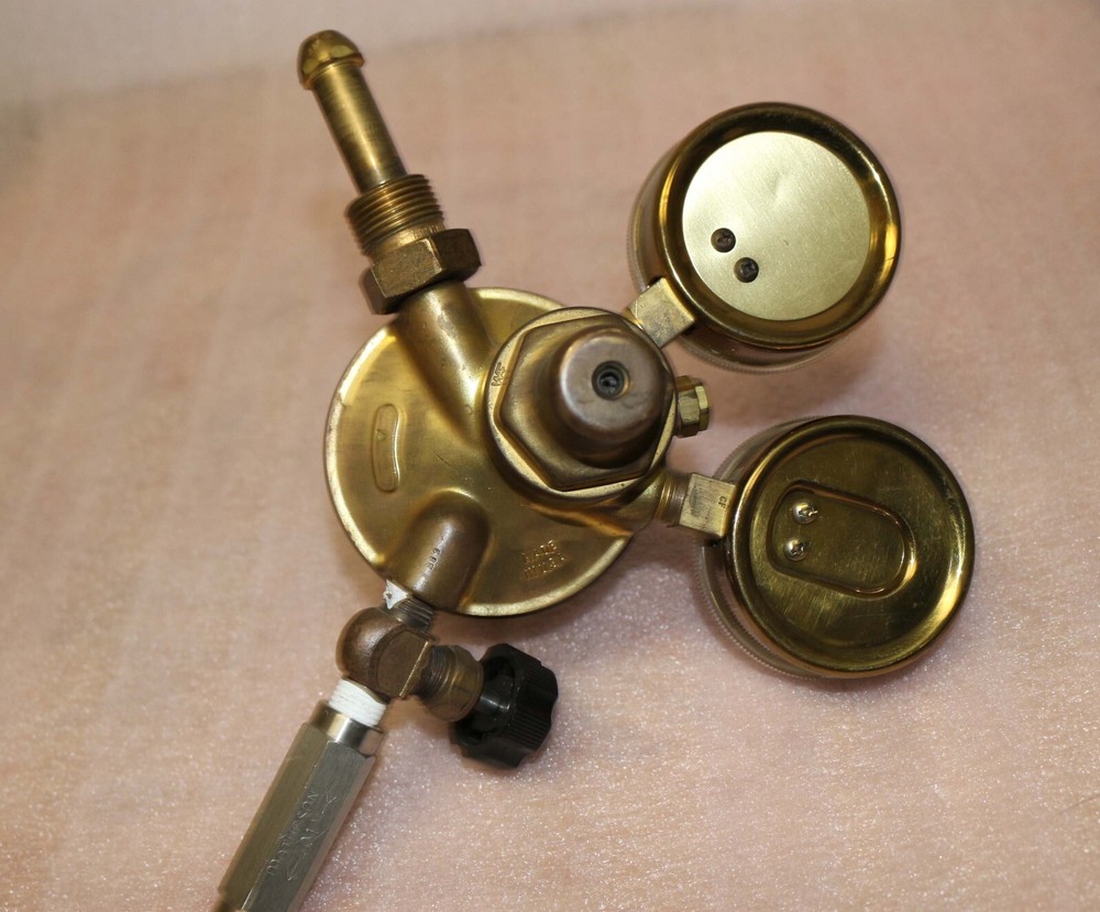 Harris 92SS-50 Compressed Gas Regulator with Two Gauges