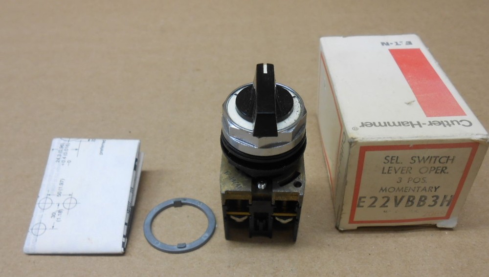 1 NIB CUTLER HAMMER E22VBB3H SELECTOR SWITCH OPERATOR