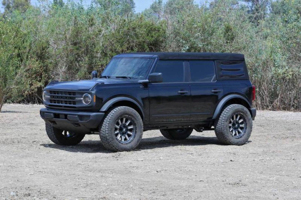 Fabtech for 2021+ Ford Bronco 4WD 1.5in Leveling System