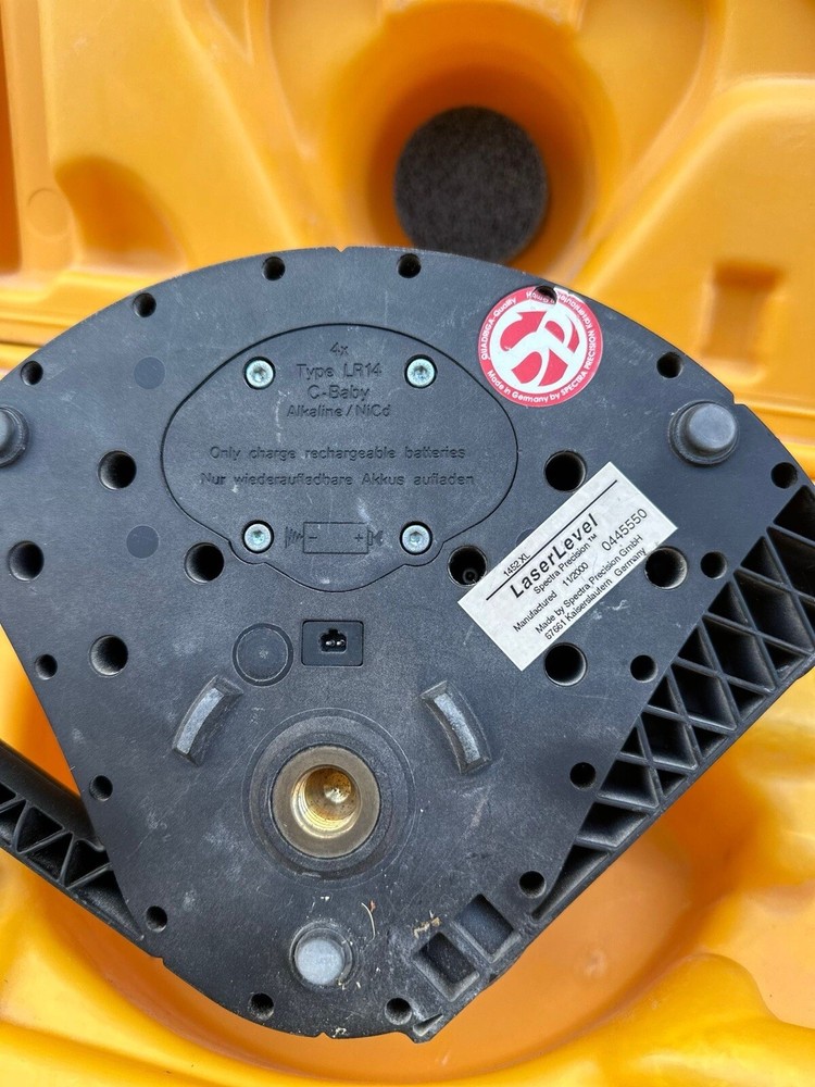 SPECTRA LASER LEVEL PRECISON WITH REMOTE & CASE