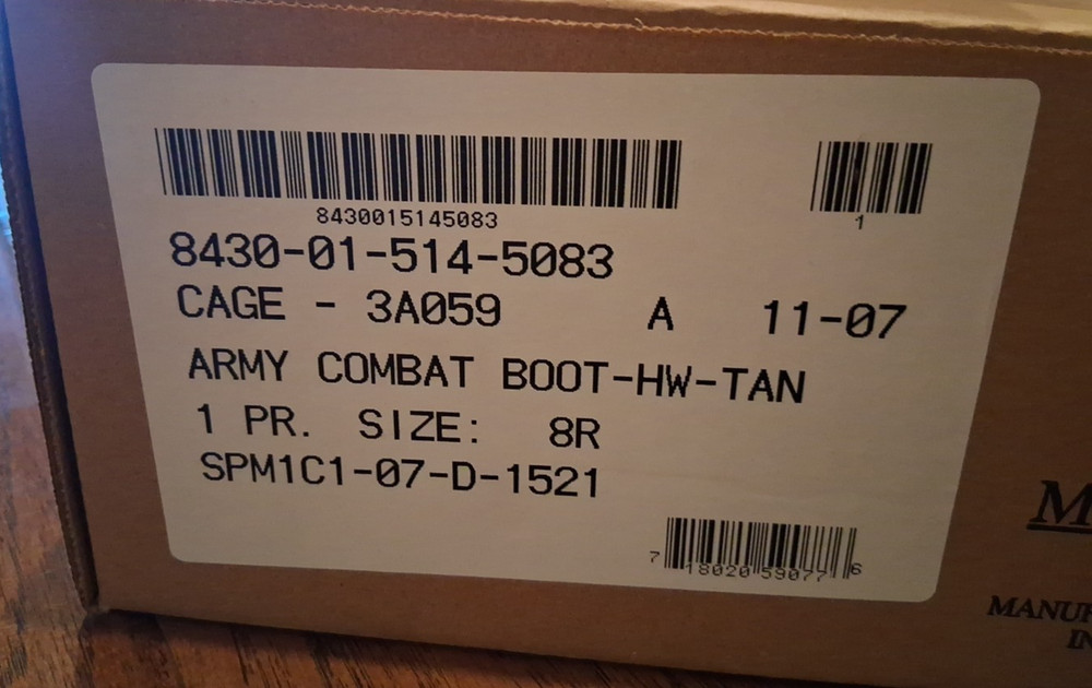 McRae Boots 8R Desert Tan & 3 Pair Socks Bundle NIB