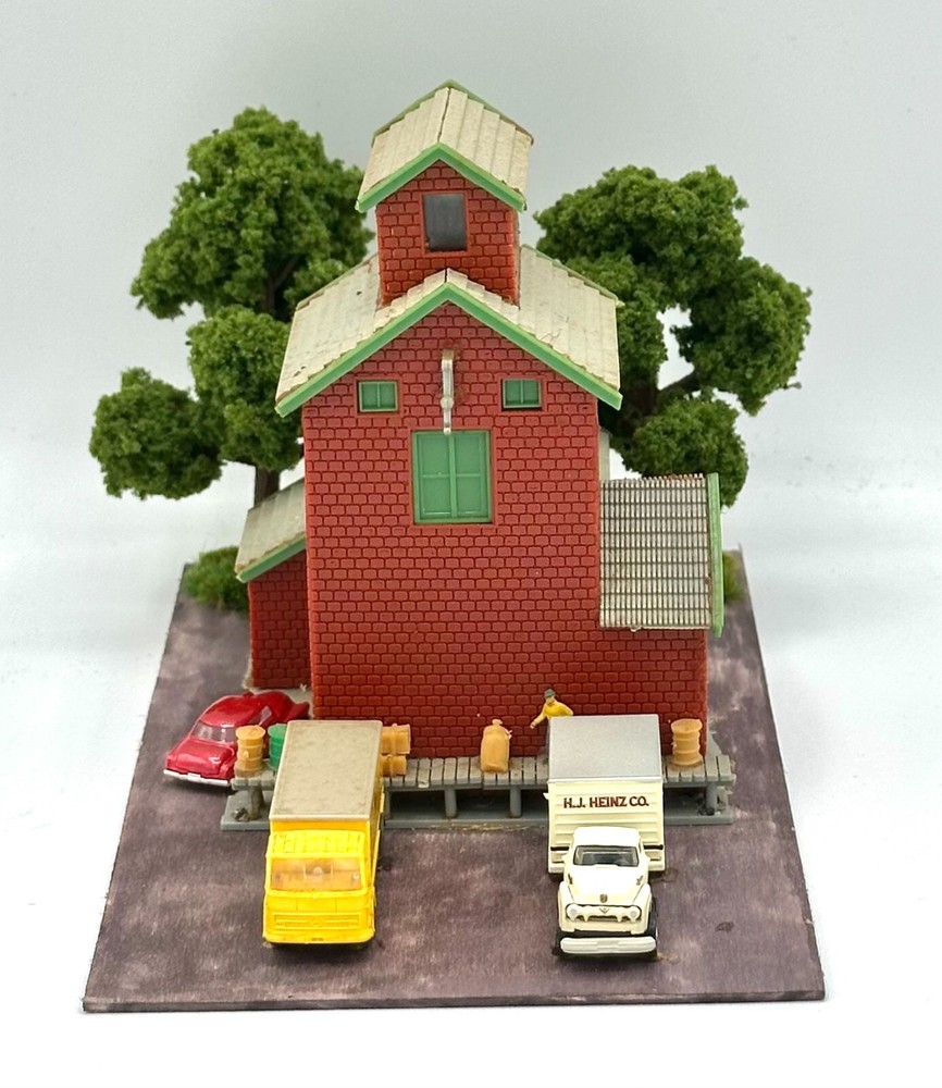 N Scale Custom Built Grain Elevator/Warehouse Lighted Diorama.