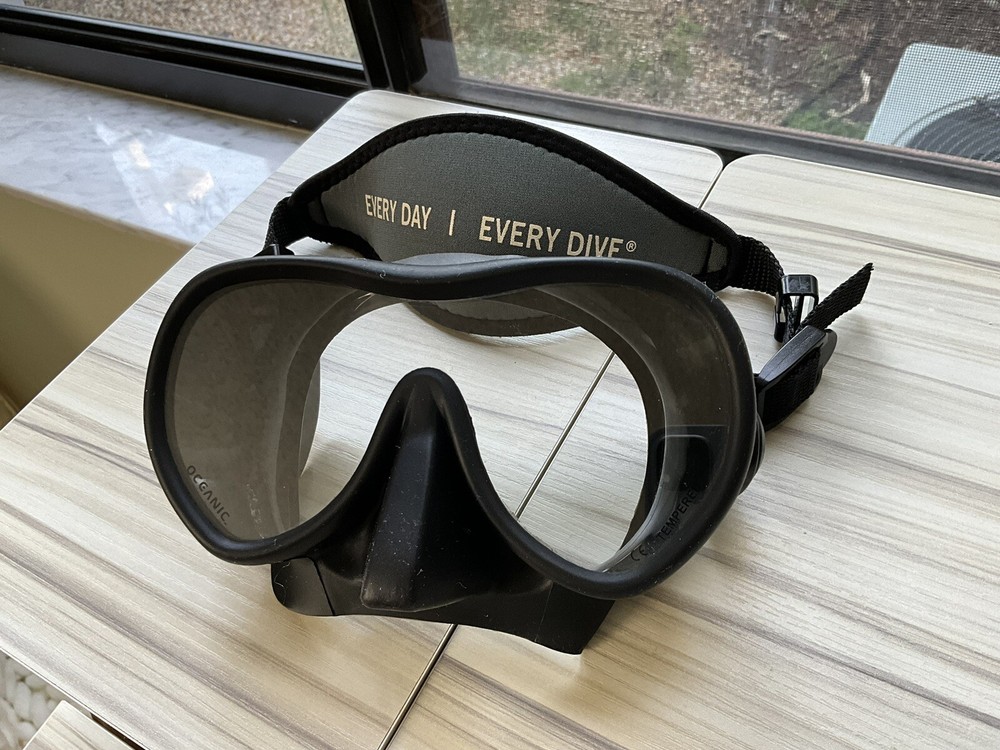 Oceanic Mini Shadow Mask (Black)