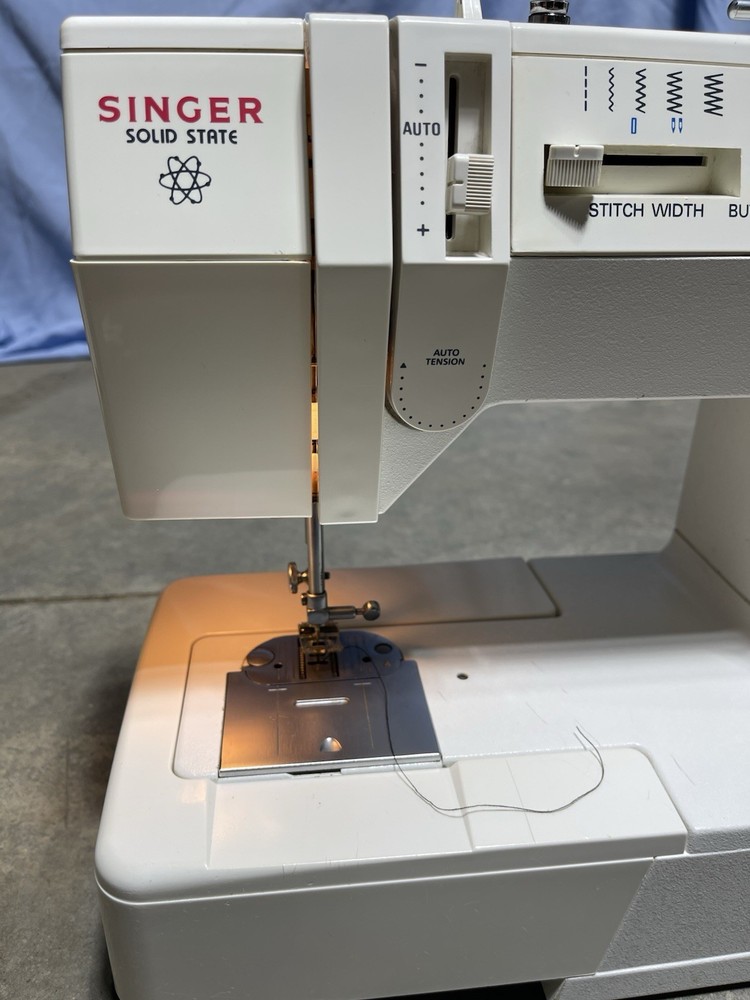Singer Sewing Machine Model 9034 White Solid State Needle Threader Works