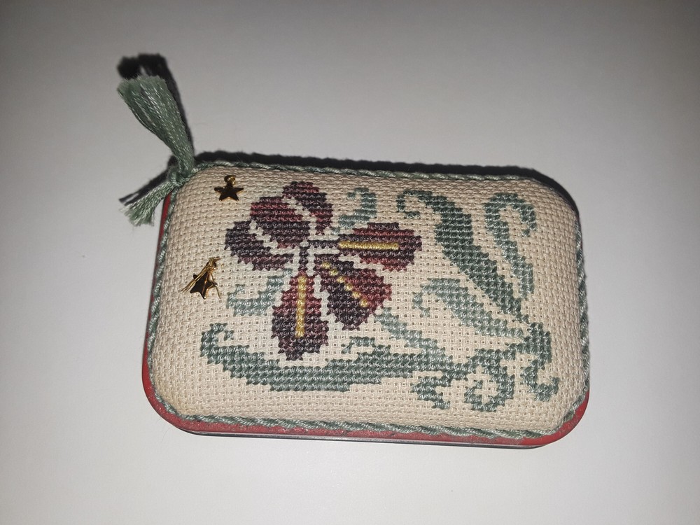 COMPLETED CROSS STITCH "IRIS" FLOWER NEEDLE CASE ALTOID'S TIN