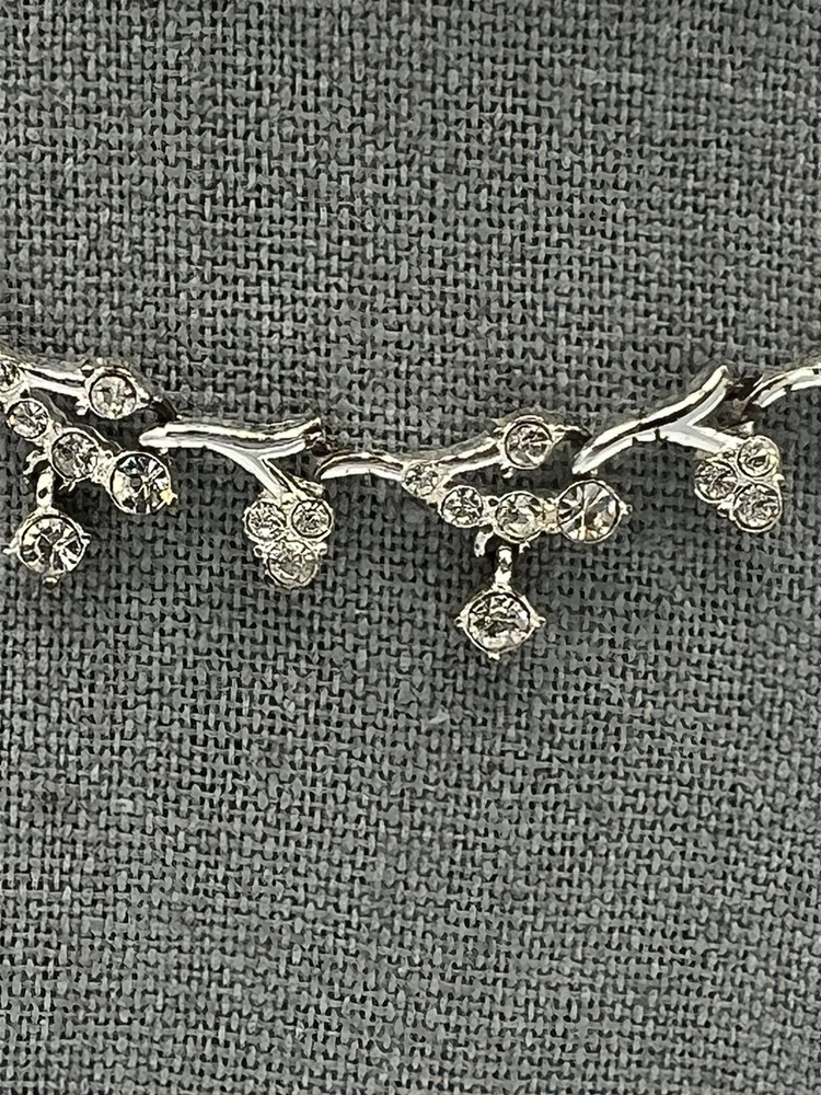 Dainty Silvertone Scalloped Chain with Rhinestone Clusters 14”+ 2”