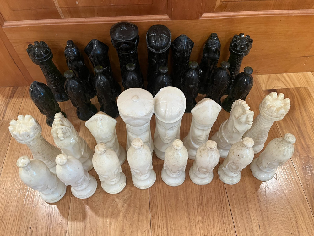 Complete 32-piece Duncan Mold Solid Plastic Chess Set