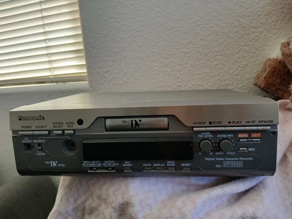 Panasonic AG-DV1000 Commercial Mini DV Cassette Recorder/Player