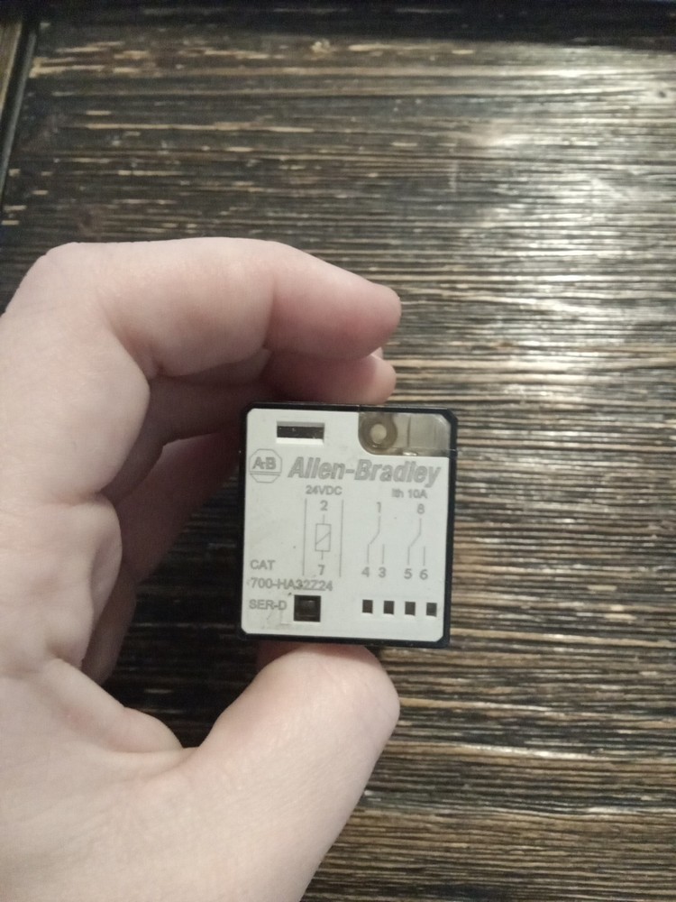 Allen-Bradley 700-HA32Z24 Ser. D Relay.