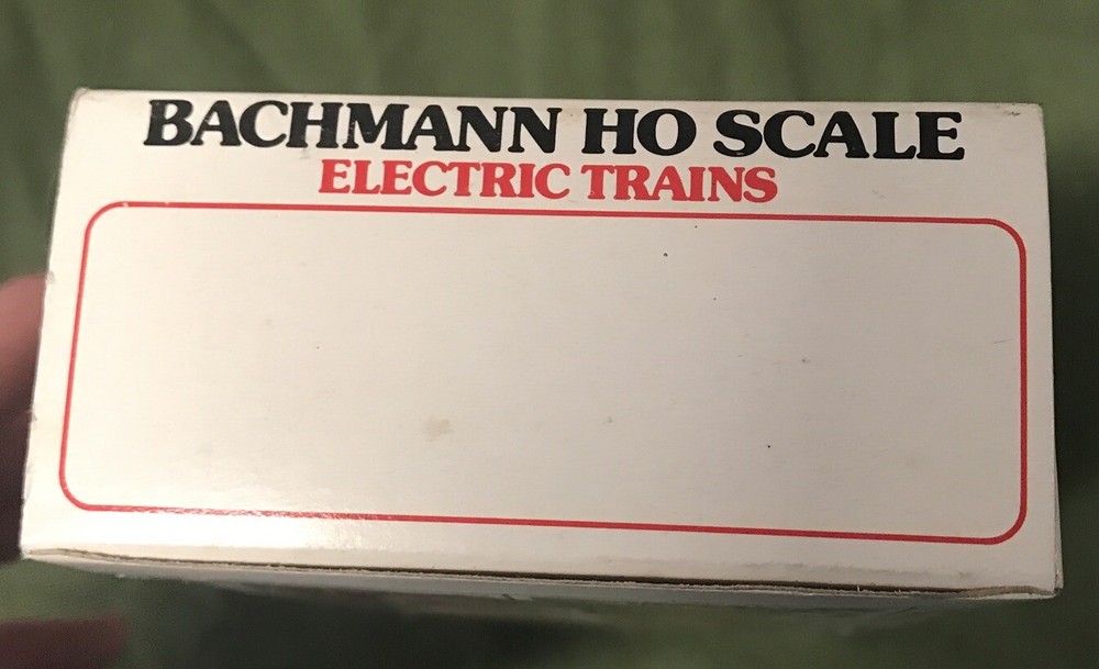 Spectrum Bachmann CSX Loco good working condition, lights work(b4)