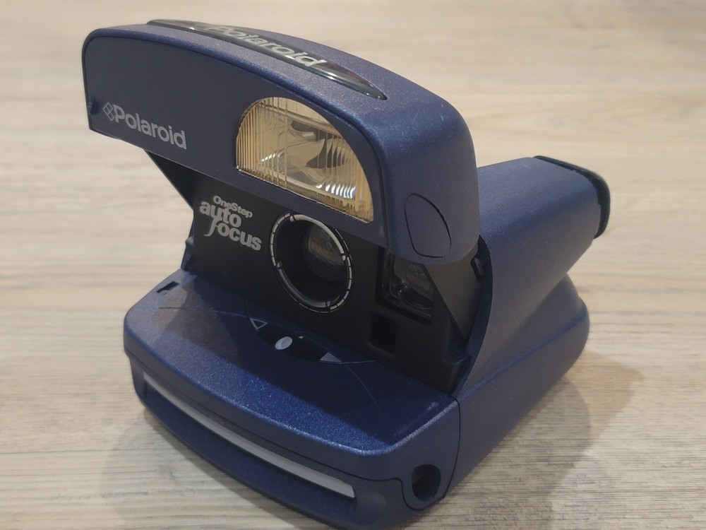 Polaroid One Step Autofocus Instant Camera (Rubber Around Eye Piece Missing)