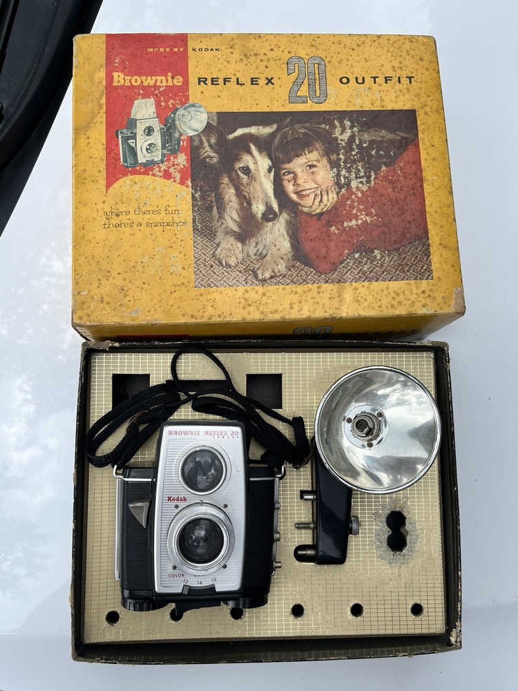 Vintage Kodak Brownie Reflex 20 Camera With Strap / Flash