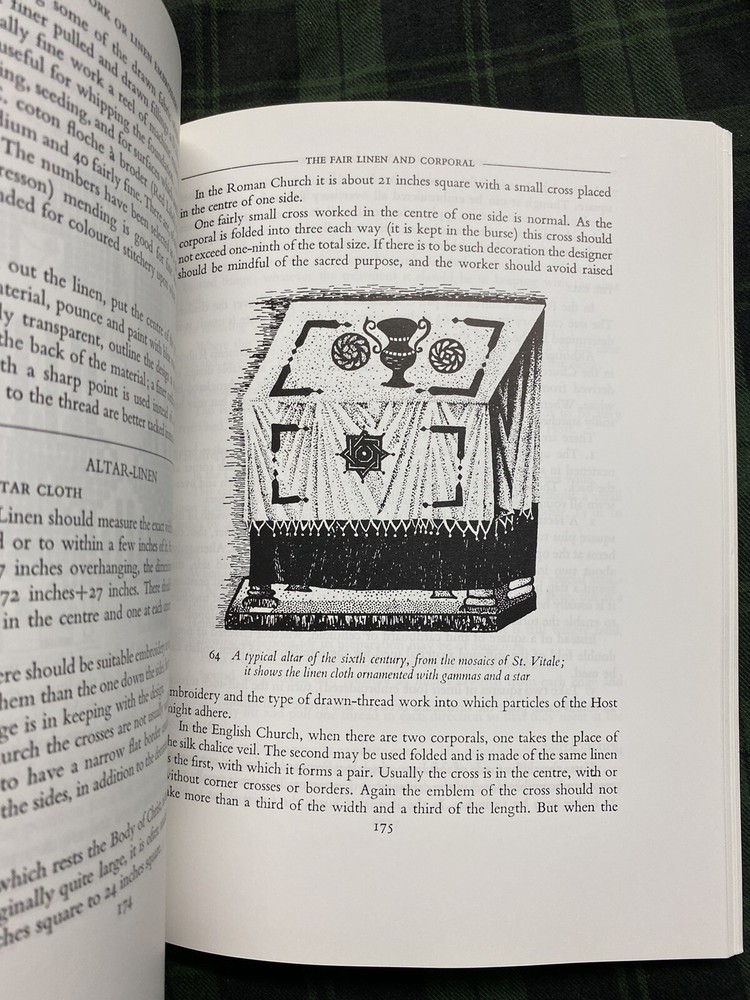Beryl Dean: Ecclesiastical EMBROIDERY- Paperback Book