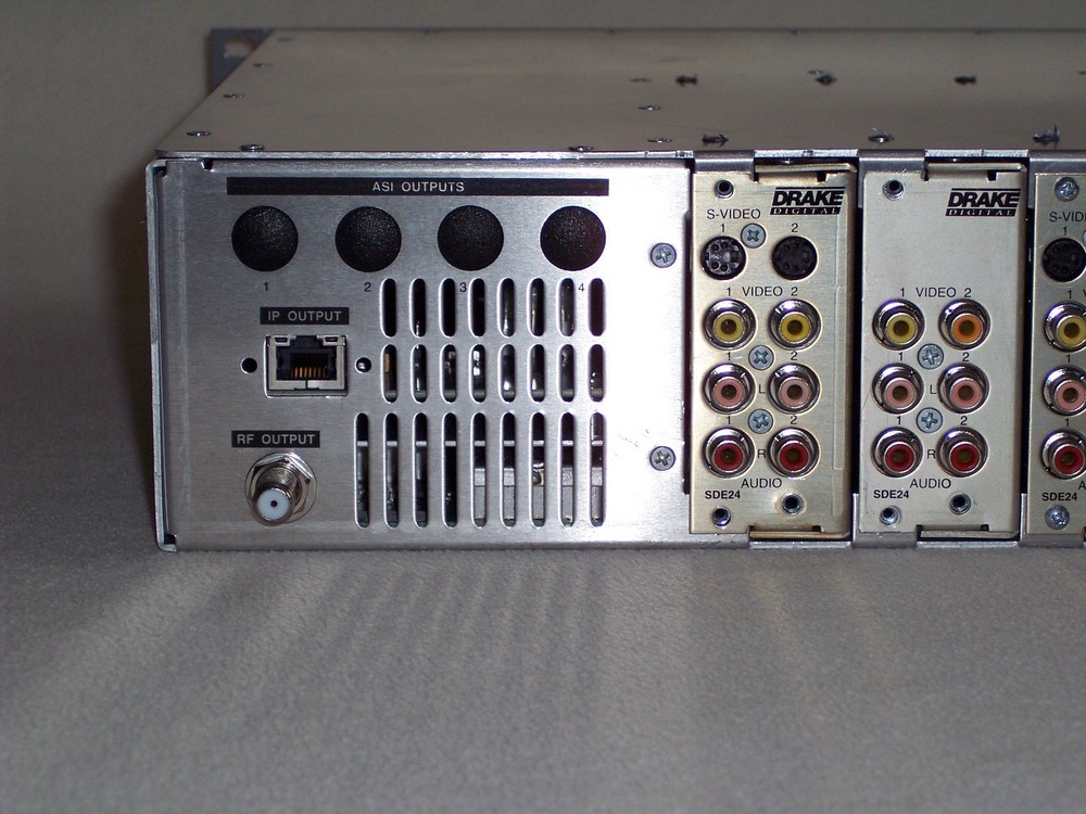 Drake Digital Encoder Host EH244 IP QAM with 4x SDE24 and ASI modules