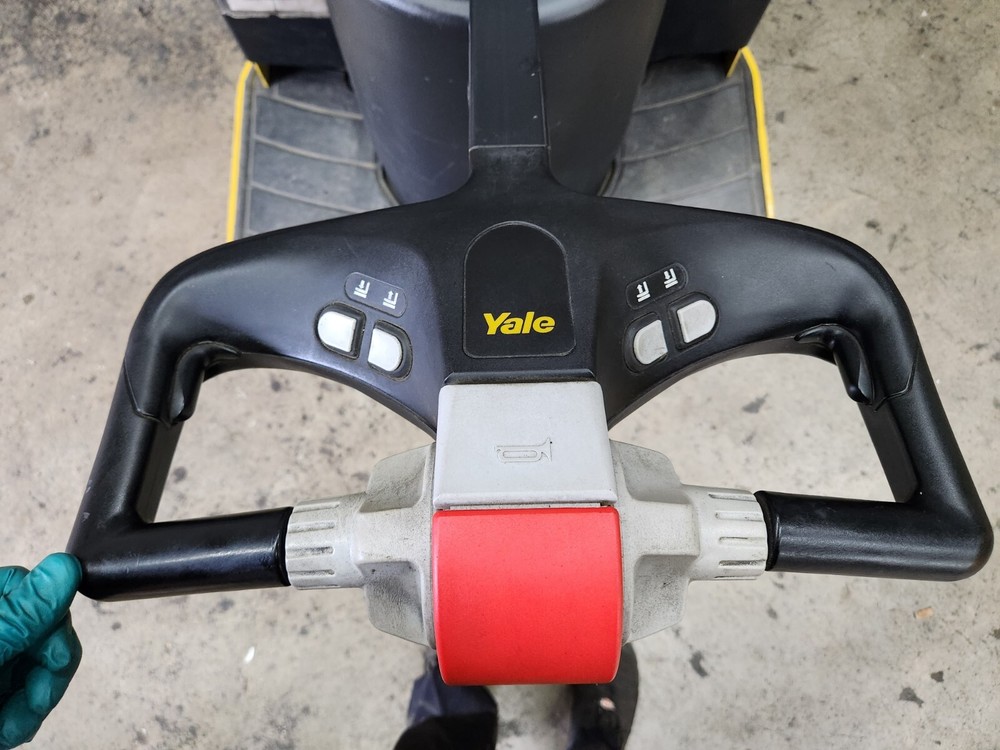2014 Yale Pallet Jack