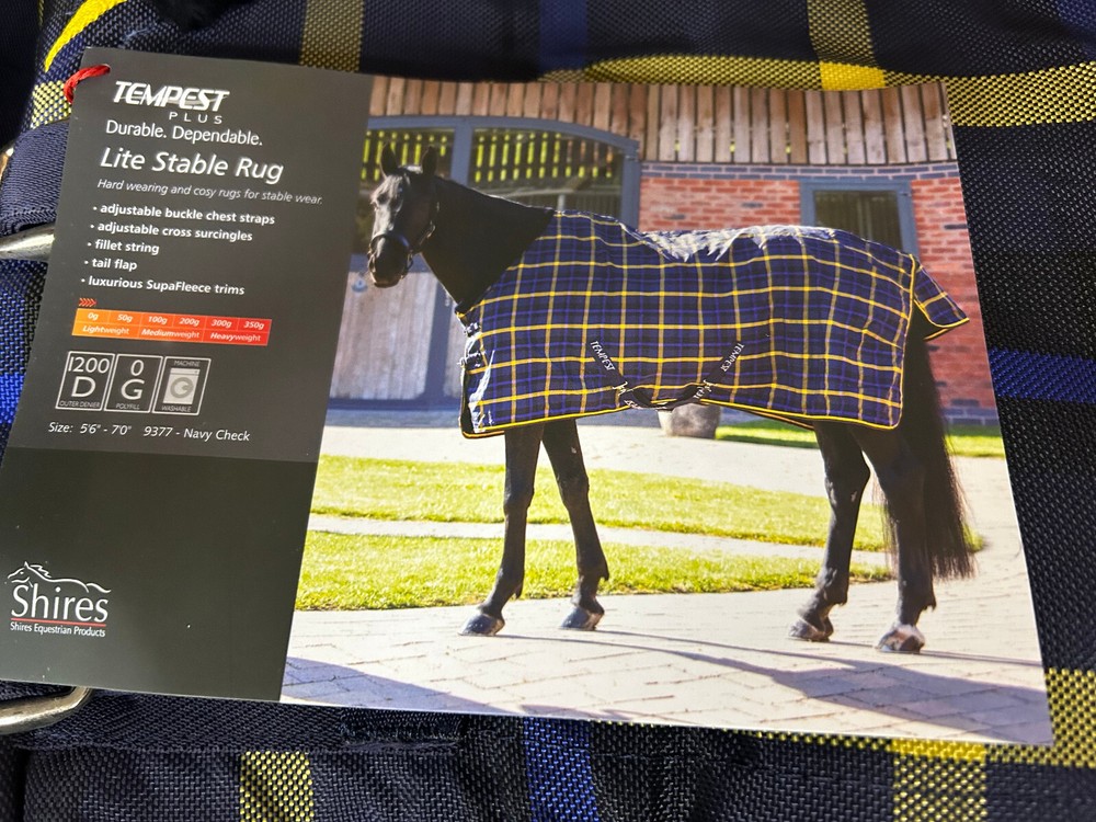 SHIRES EQUESTRIAN TEMPEST PLUS LITE STABLE RUG (SIZE 60")