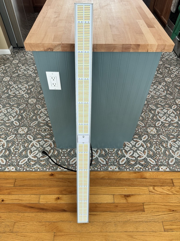 Fluence VYPR 2p LED Grow Light with power supply
