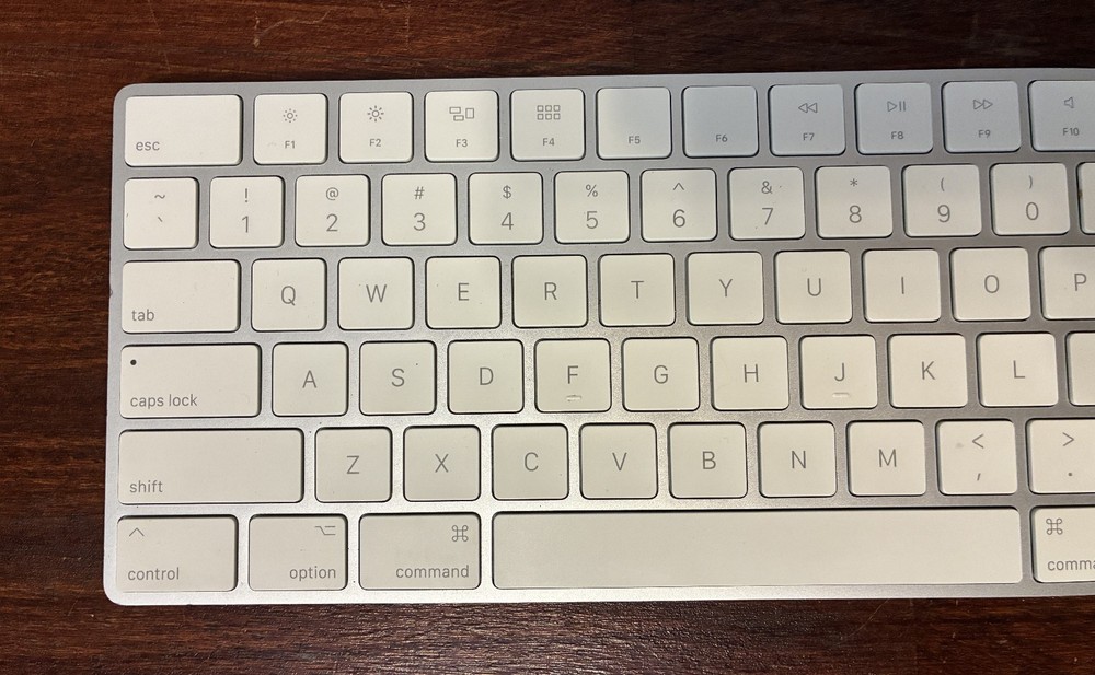 Apple A1843 Keyboard And A1657 Mouse Combo