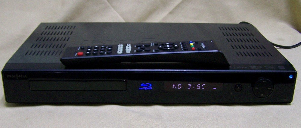Insignia NS-WBRDVD Blu-Ray Player w/ Remote