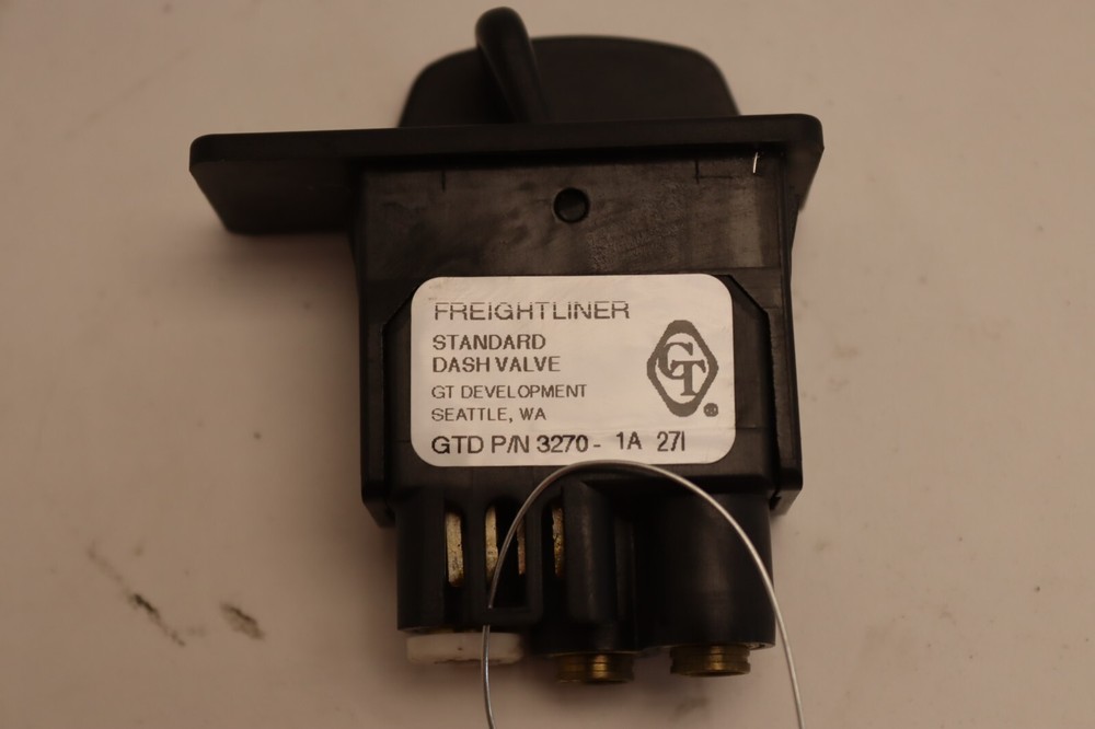 08-17 FREIGHTLINER CASCADIA 125 INTER AXLE DIFFERENTIAL LOCK SLIDE SWITCH OEM