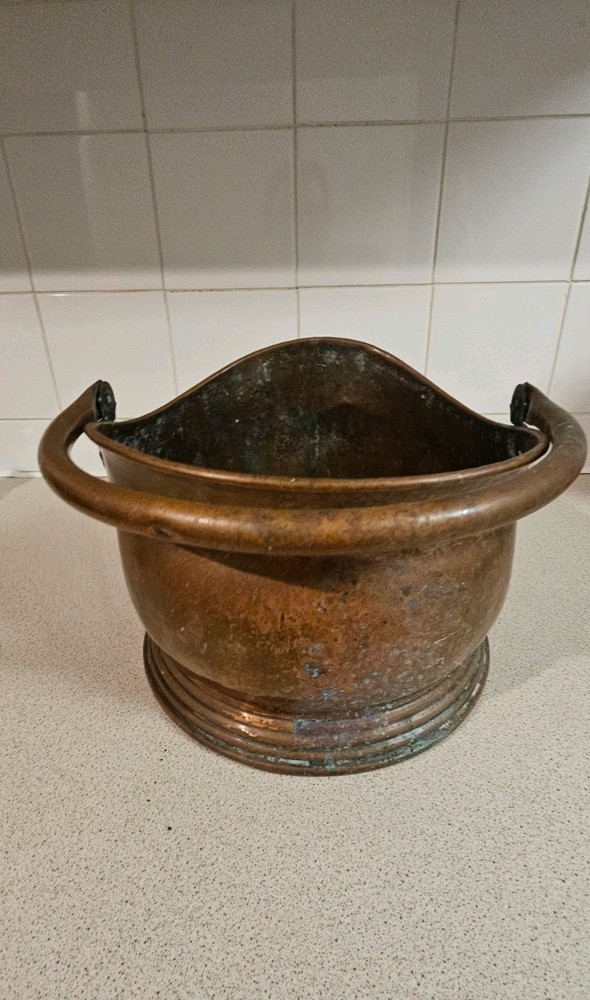 A stunning quality Large Antique Copper Coal Scuttle,Fireside.
