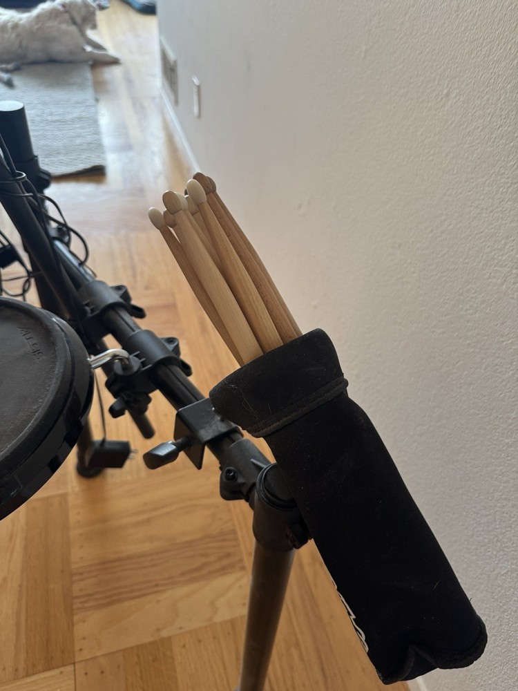 Alesis Nitro Electronic Drum Kit Programmable Built-in Effects 8 Pads Cymbals