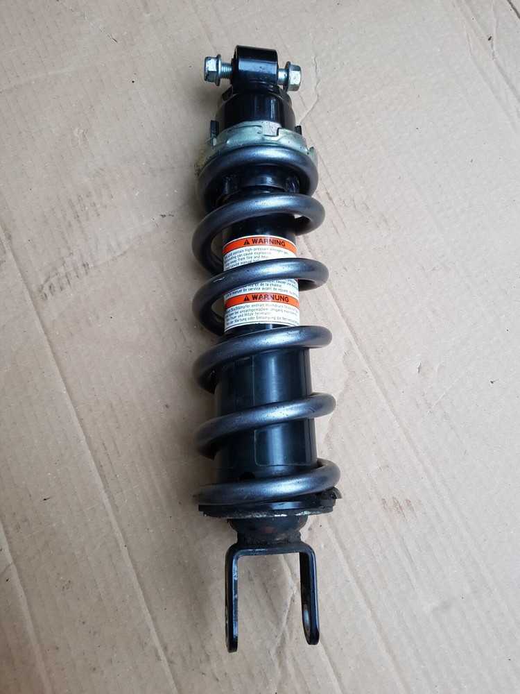 Suzuki gsr750 shock