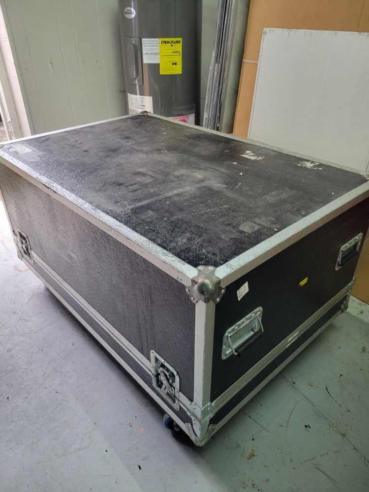 TESTED & WORKS - Digital Projection LIGHTNING 15SX Projector + Case & Spare Lamp