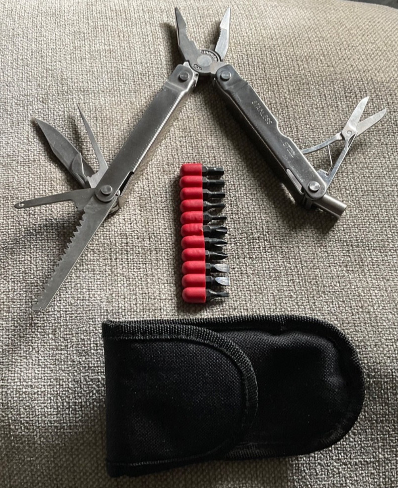Multi-tool 22 Functions w/ 11 Bit Screwdriver Unbranded w/ Case See Pics