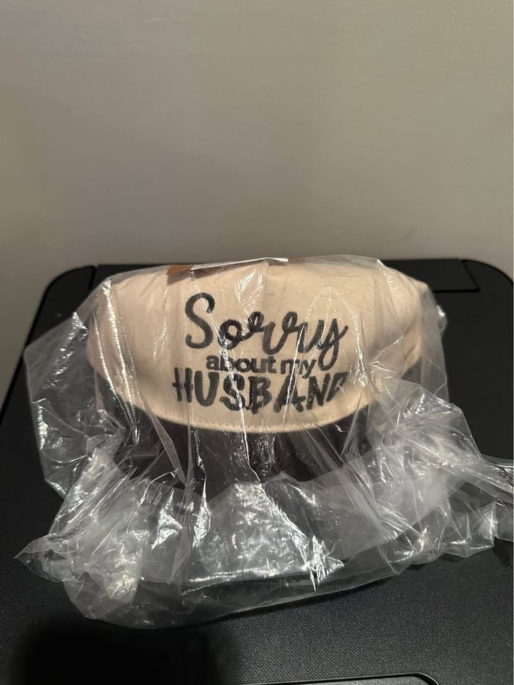 Sorry about my husband strapback cap beige with black lid