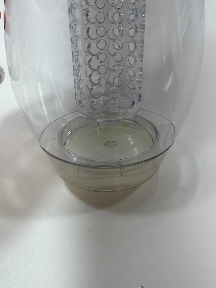 Water Infuser Pitcher- Fruit/Veg. Infusing Water Pitcher With built in ice pack