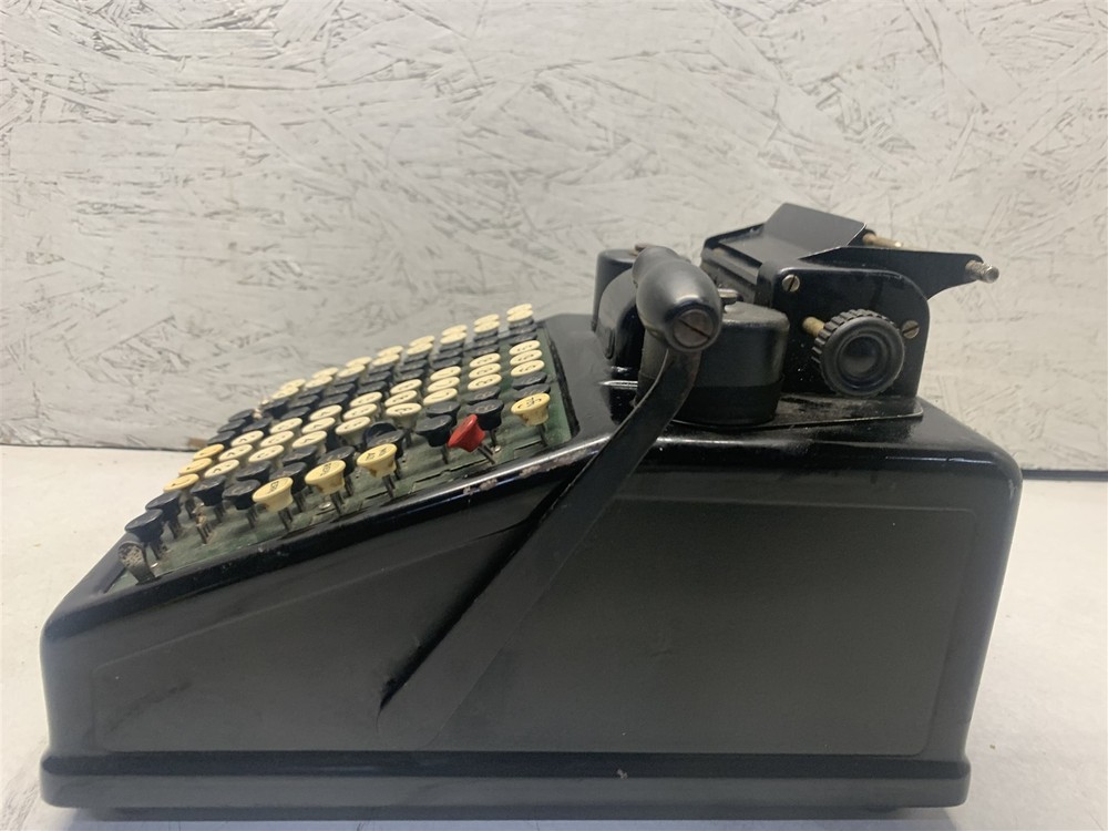 VINTAGE BURROUGHS CLASS 9 PORTABLE ADDING MACHINE A409543