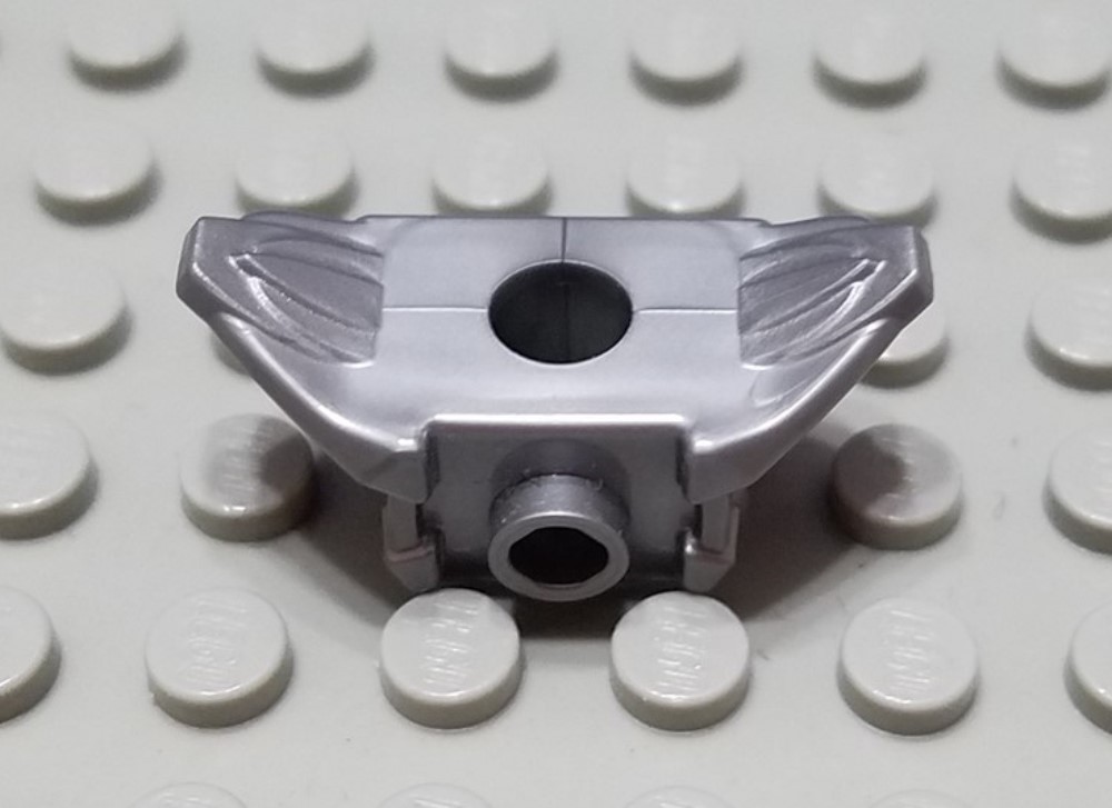LEGO Flat Silver Minifigure Armor with Should Pads